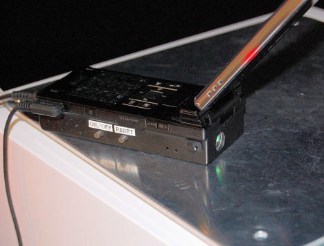 Mini projektörler ve projektörlü cep telefonları - Resim: 9