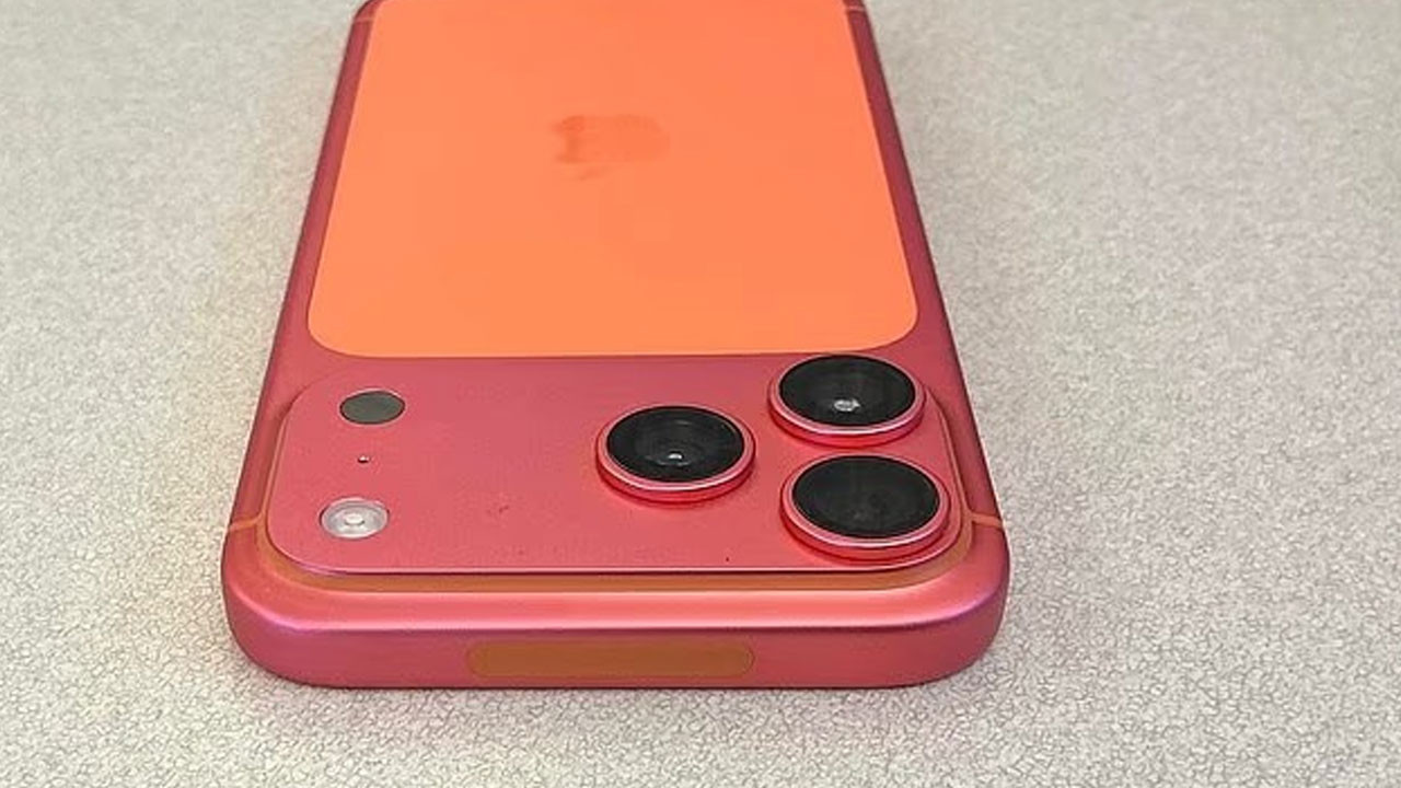 "Turuncu aldım, pembe oldu": iPhone 17 Pro'da renk…