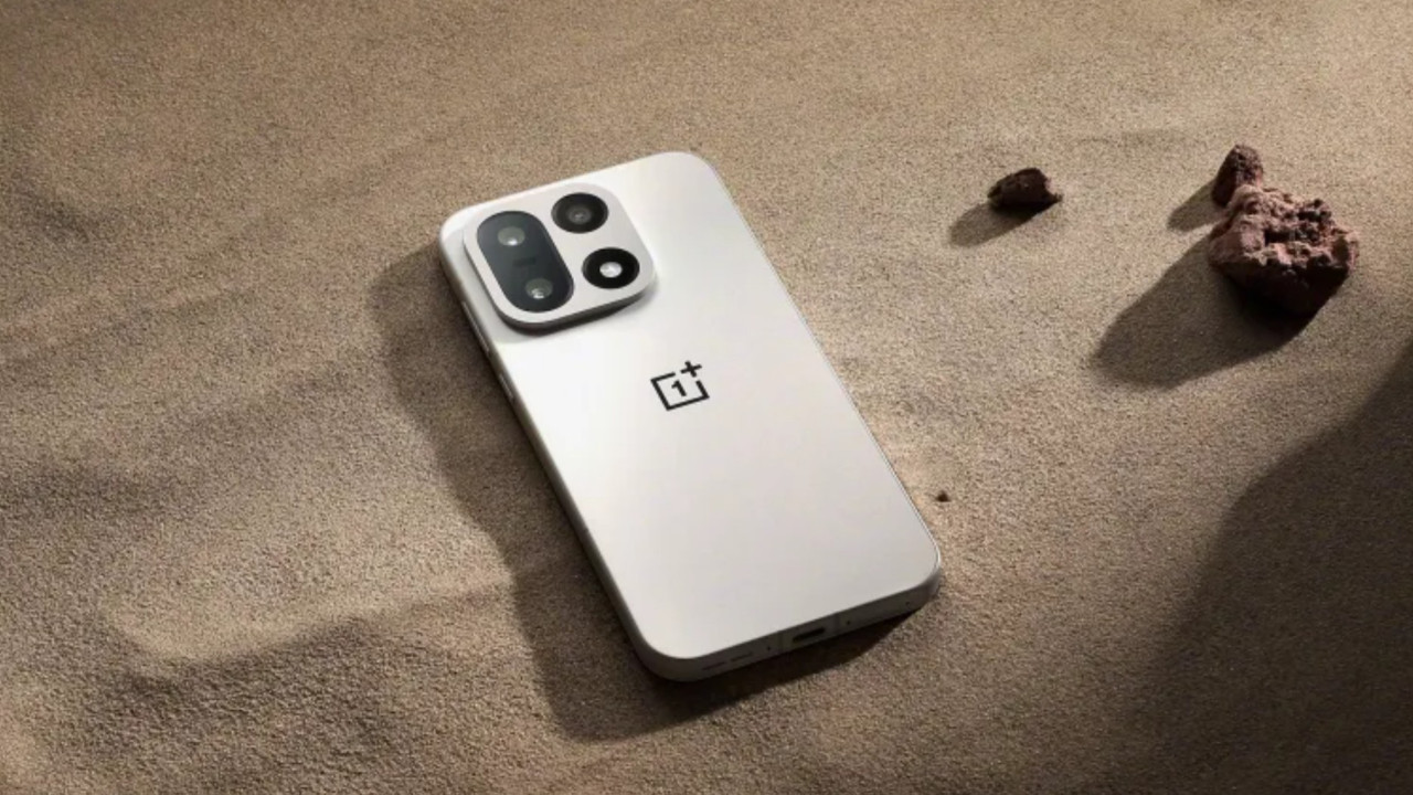 OnePlus 15 tanıtıldı: Dev batarya, hızlı şarj ve yeni amiral gemisi gücü