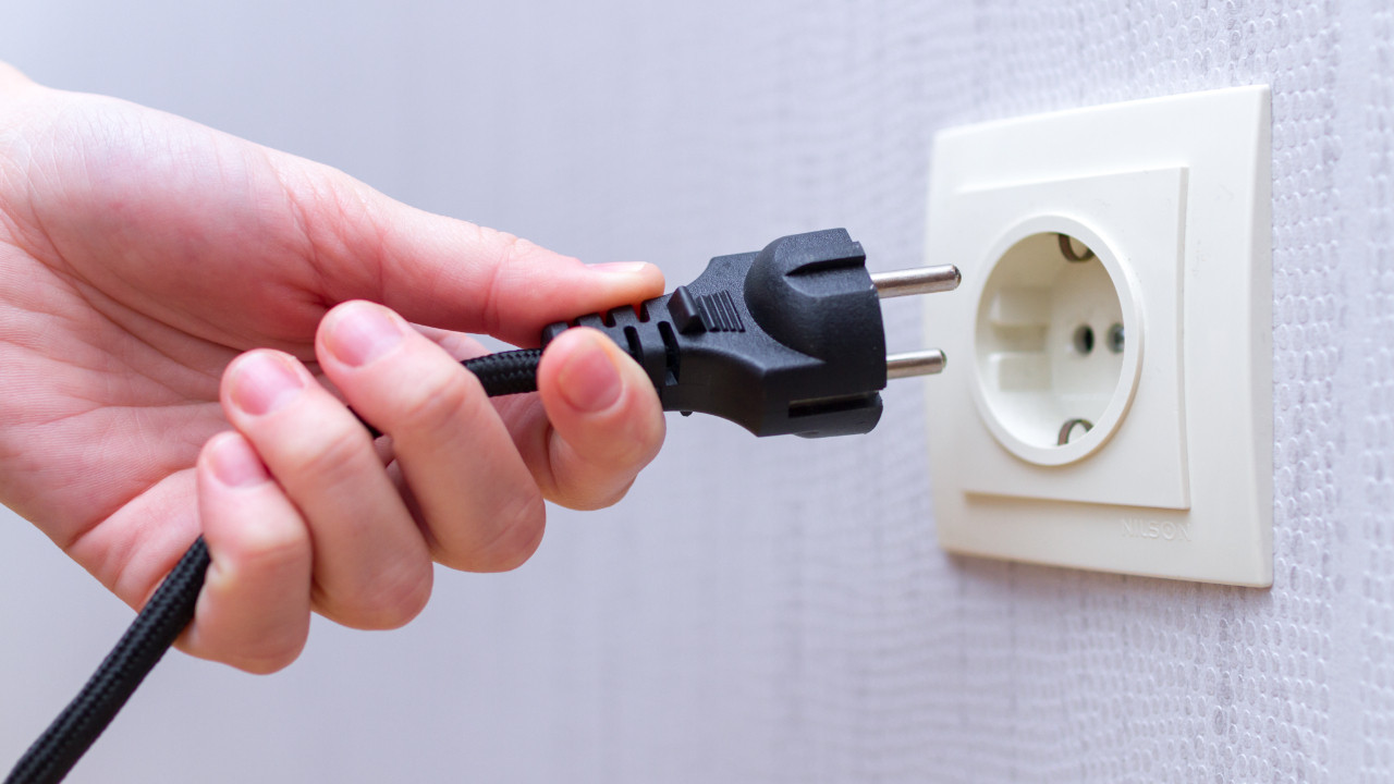 Sadece kapatmak yetmiyor: Tatile çıkarken PC'nin fişini çekmek gerekli mi?