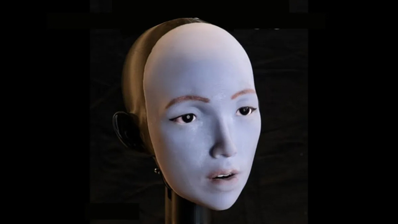 Robot dünyasında EMO devrimi: Aynada kendine bakarak gülümsemeyi öğrendi