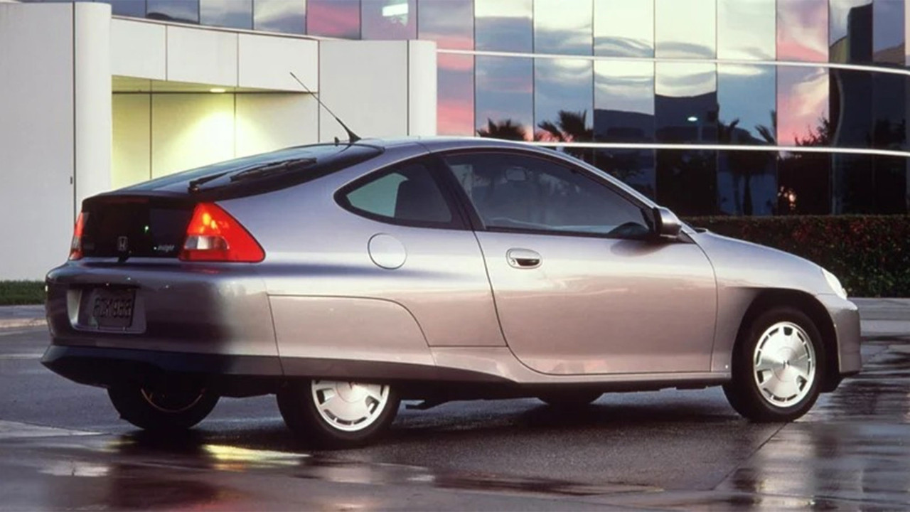 Otomobil Tarihinin En Tuhaf Tasarımı: Honda Insight