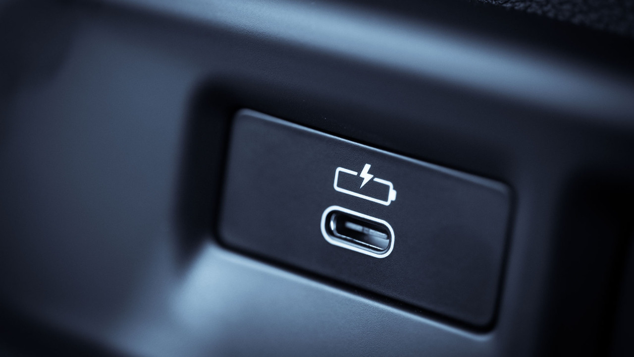 USB Girişleri: Kontak Kapalıyken Akü Üzerine Ne Oluyor?