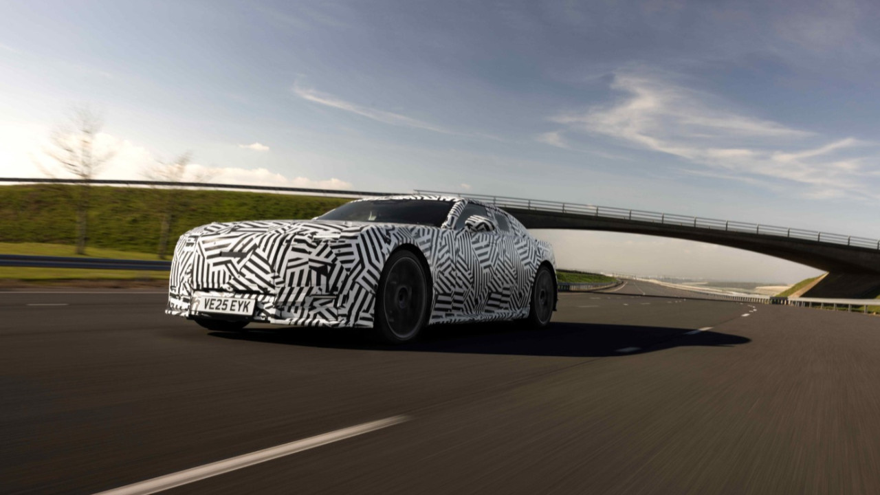 Üç motor, 1300 Nm tork: Jaguar’dan güçlü elektrikli GT