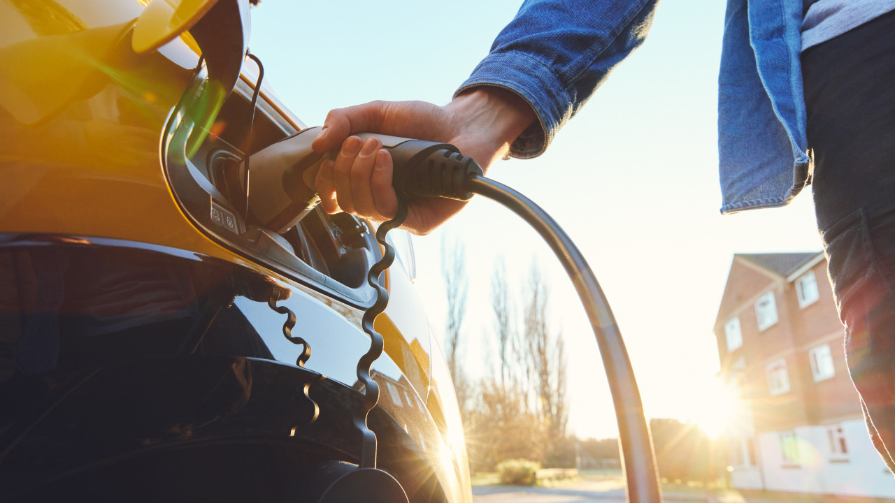 Elektrikli otomobiller bekleyecek: Katı hal bataryaları önce telefonlara geliyor