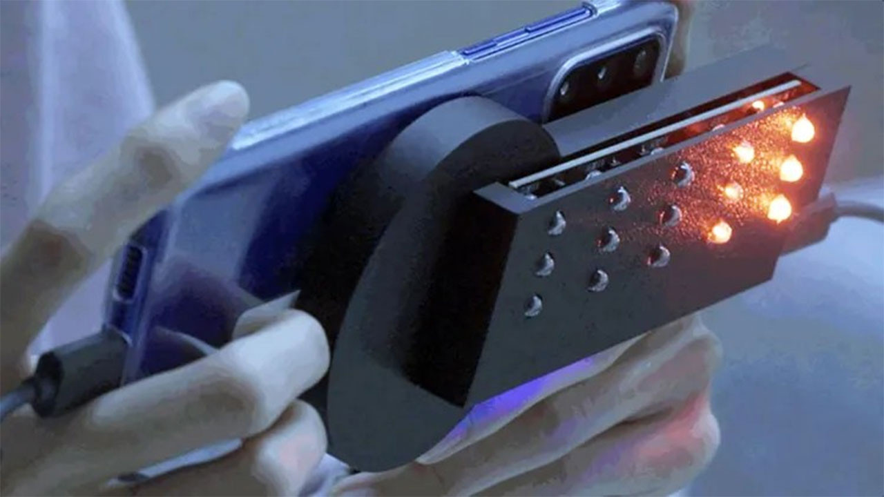 Telefonunuza takılıyor, gizli kameraları saniyeler içinde buluyor