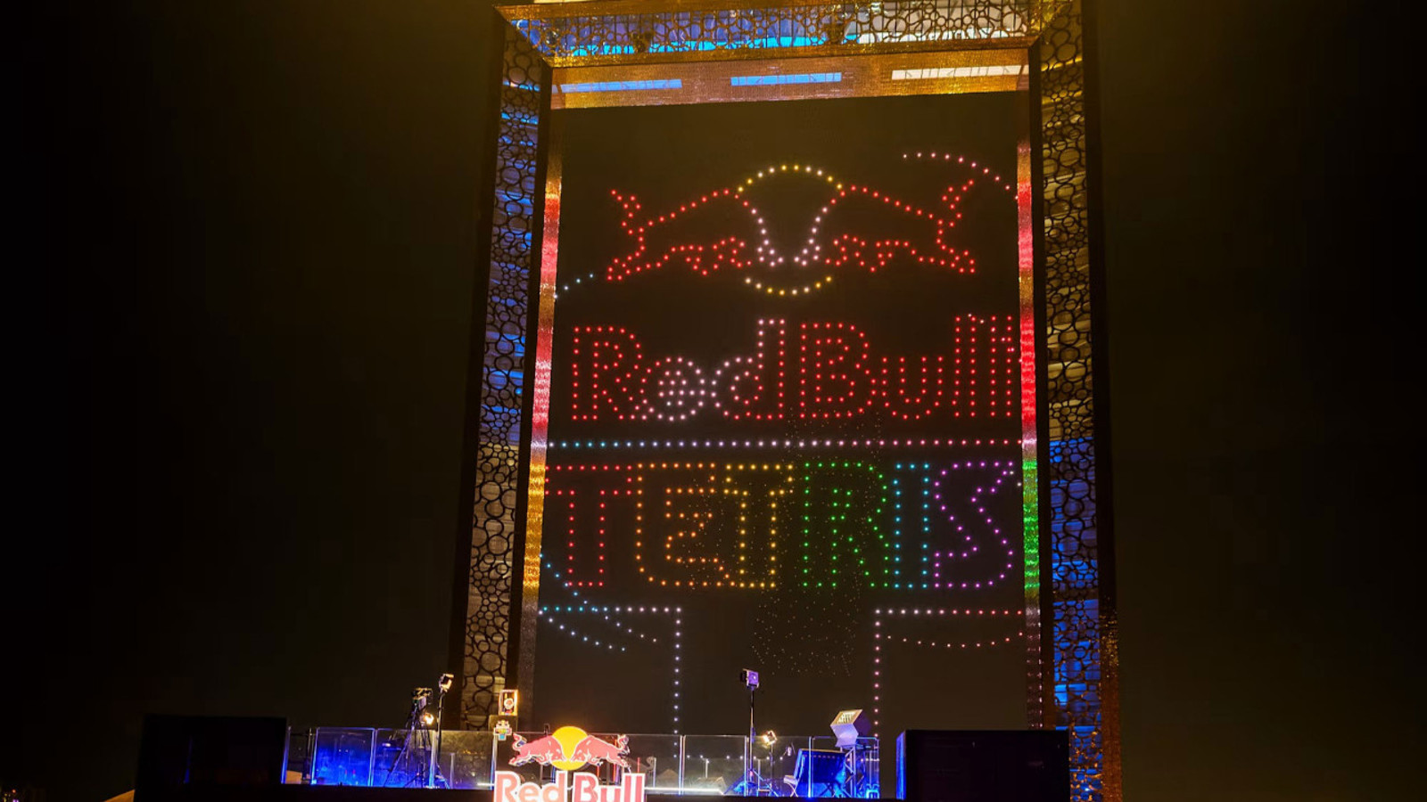 Gökyüzünde oyun oynanır mı demeyin: 2 bin 800 dron ile tarihe geçen final