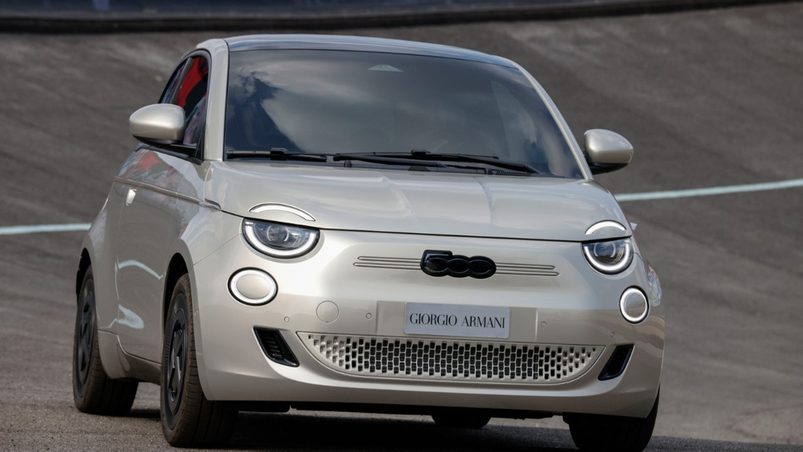 Fiat 500e Giorgio Armani Collector’s Edition Türki…