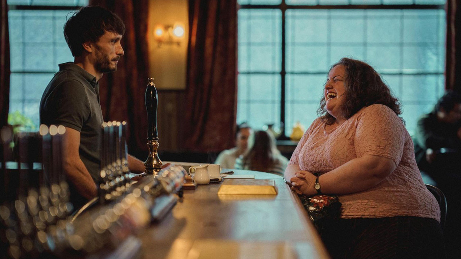 Hafta sonu bir çırpıda izleyebileceğiniz Netflix’in en dikkat çeken mini dizileri