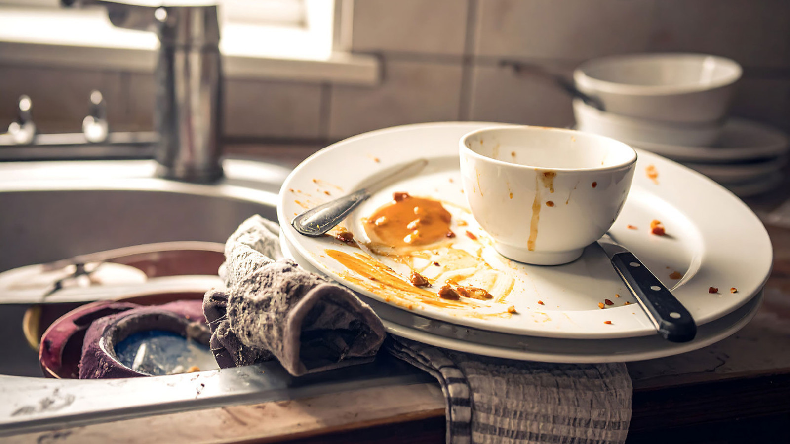 Bulaşıkları lavaboda bırakıp yatanlar dikkat: O bir gecede bakın neler oluyor…