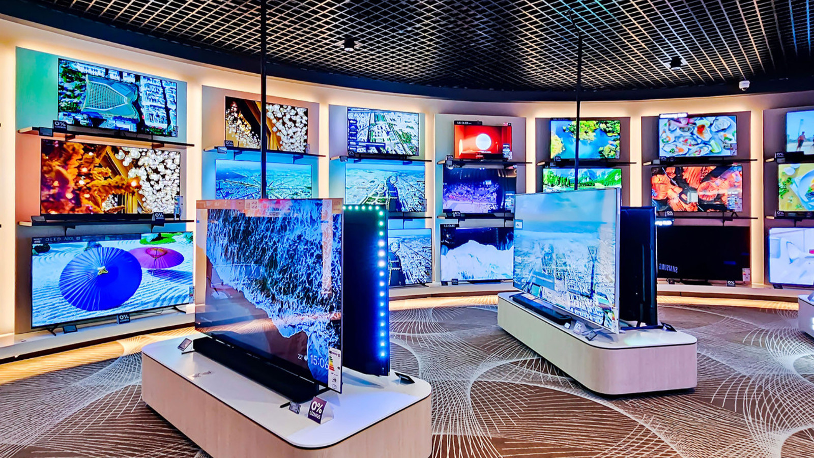 OLED mi, QLED mi? Son kararı salonunuzun ışığı verecek