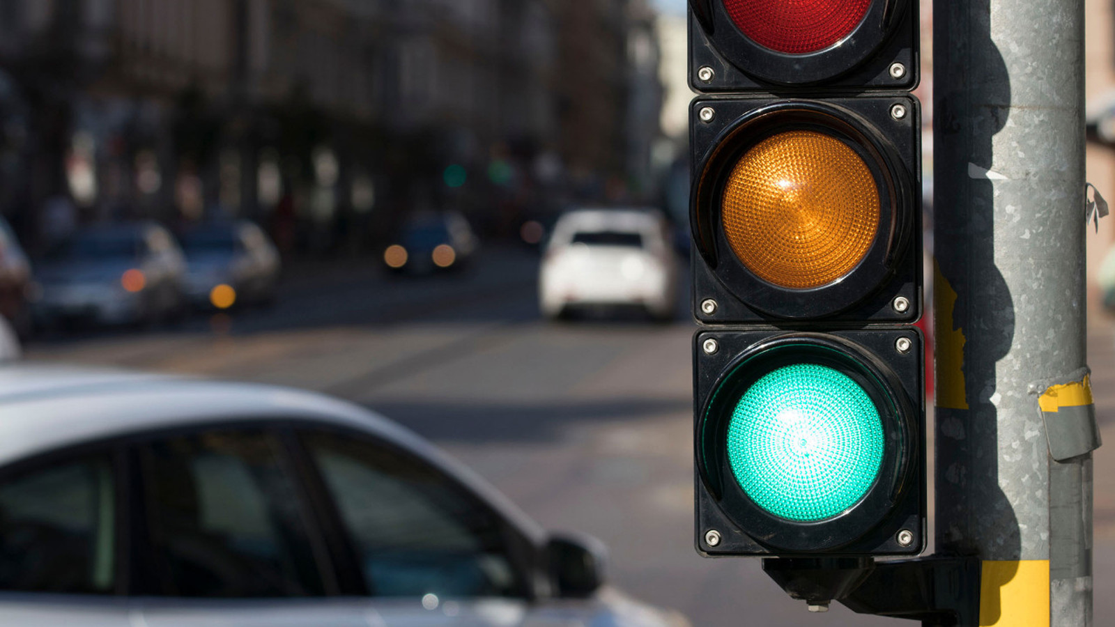 Trafikte her şeyi değiştirecek dördüncü renk: Trafik ışıkları değişiyor mu?