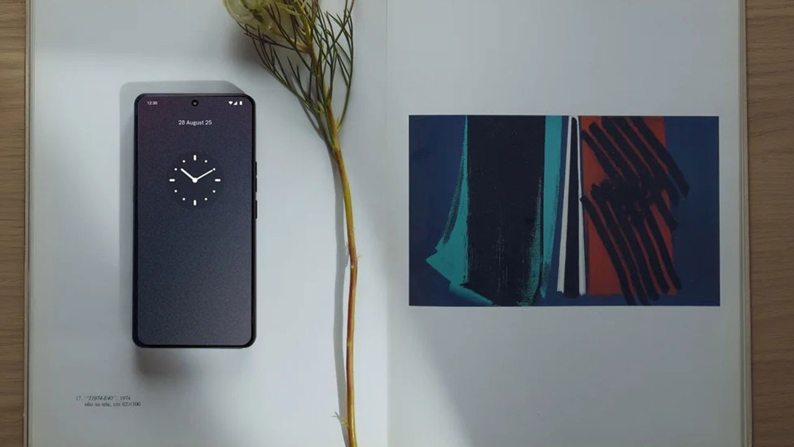 İsviçre çakısı gibi güvenli: Teknoloji devlerine kafa tutan minimal telefon