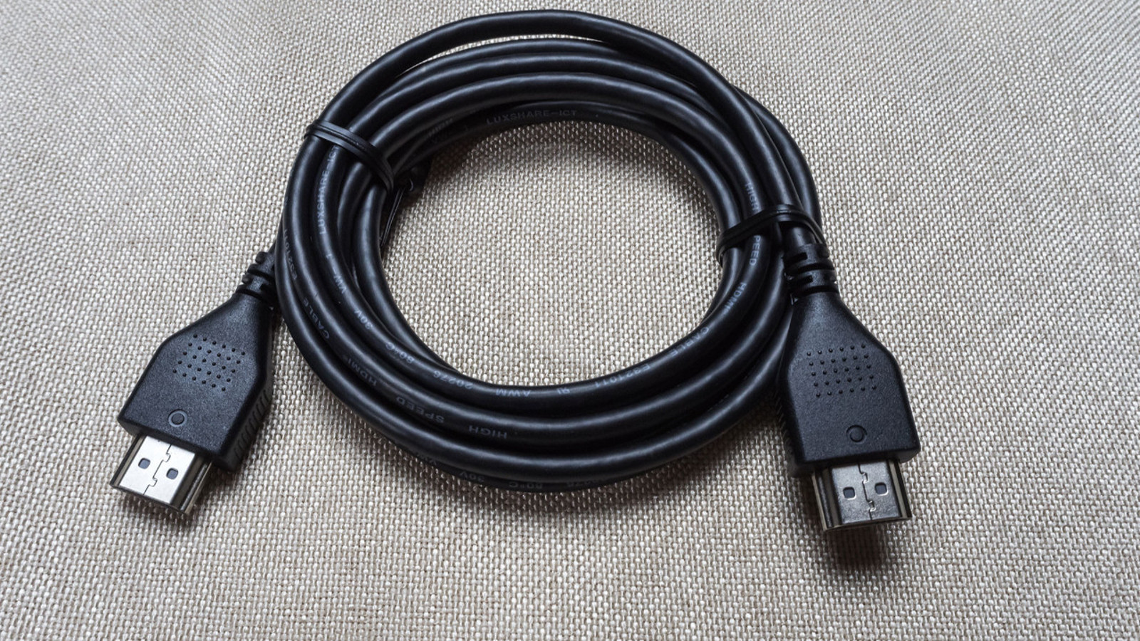 PS5 kutusundan çıkan HDMI kablosu yeterli mi, yeni bir kablo mu alalım?