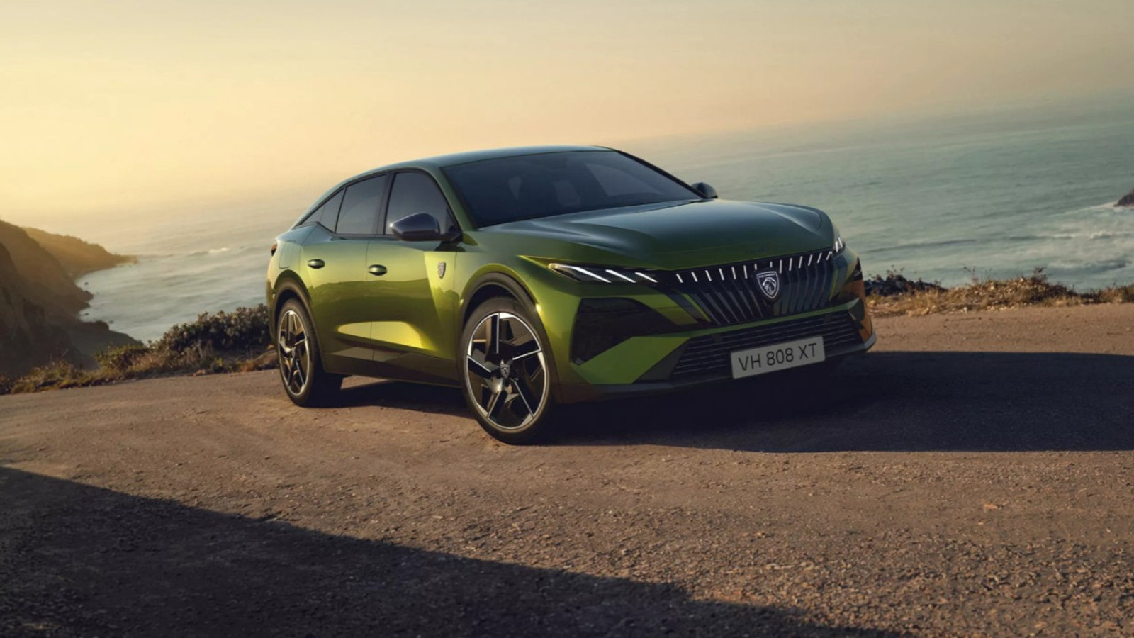 Yenilenen Peugeot 408 tanıtıldı: Daha keskin tasarım, yeni teknolojiler