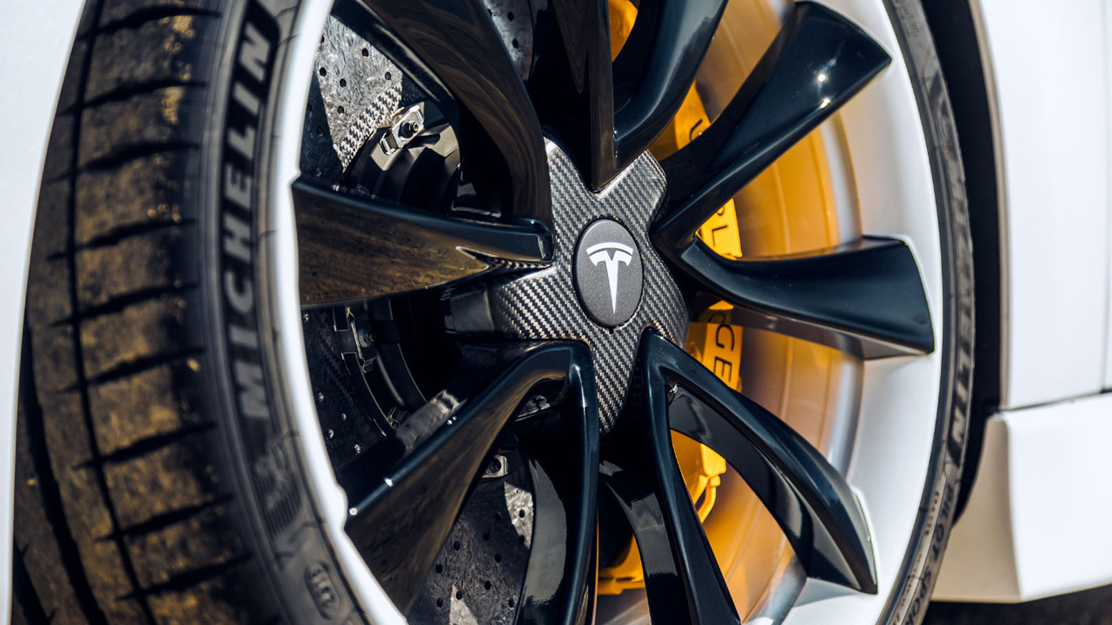 Elektrikli araca normal lastik takılır mı? Hangi lastikleri tercih etmelisiniz?