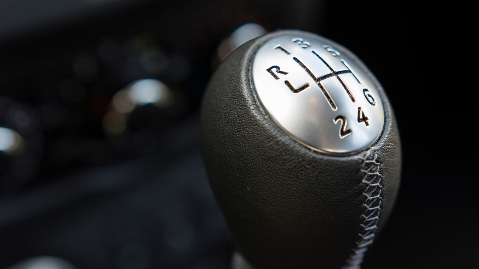 Otomobilin ruhuna dokunmak: Sürüş keyfini zirveye taşıyan efsanevi vites kolları