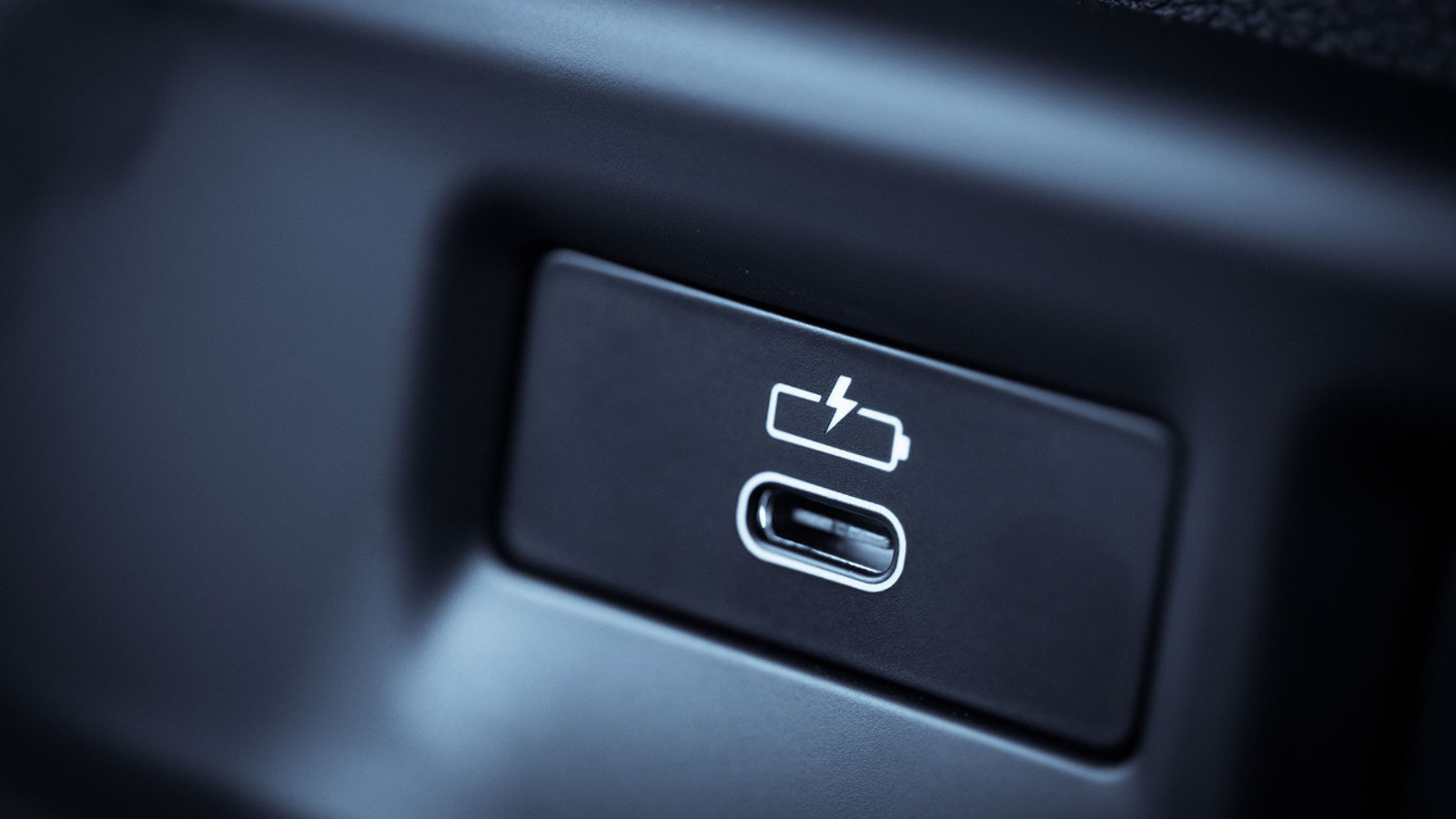 Kontak kapalıyken USB girişleri aküyü bitirebilir mi?