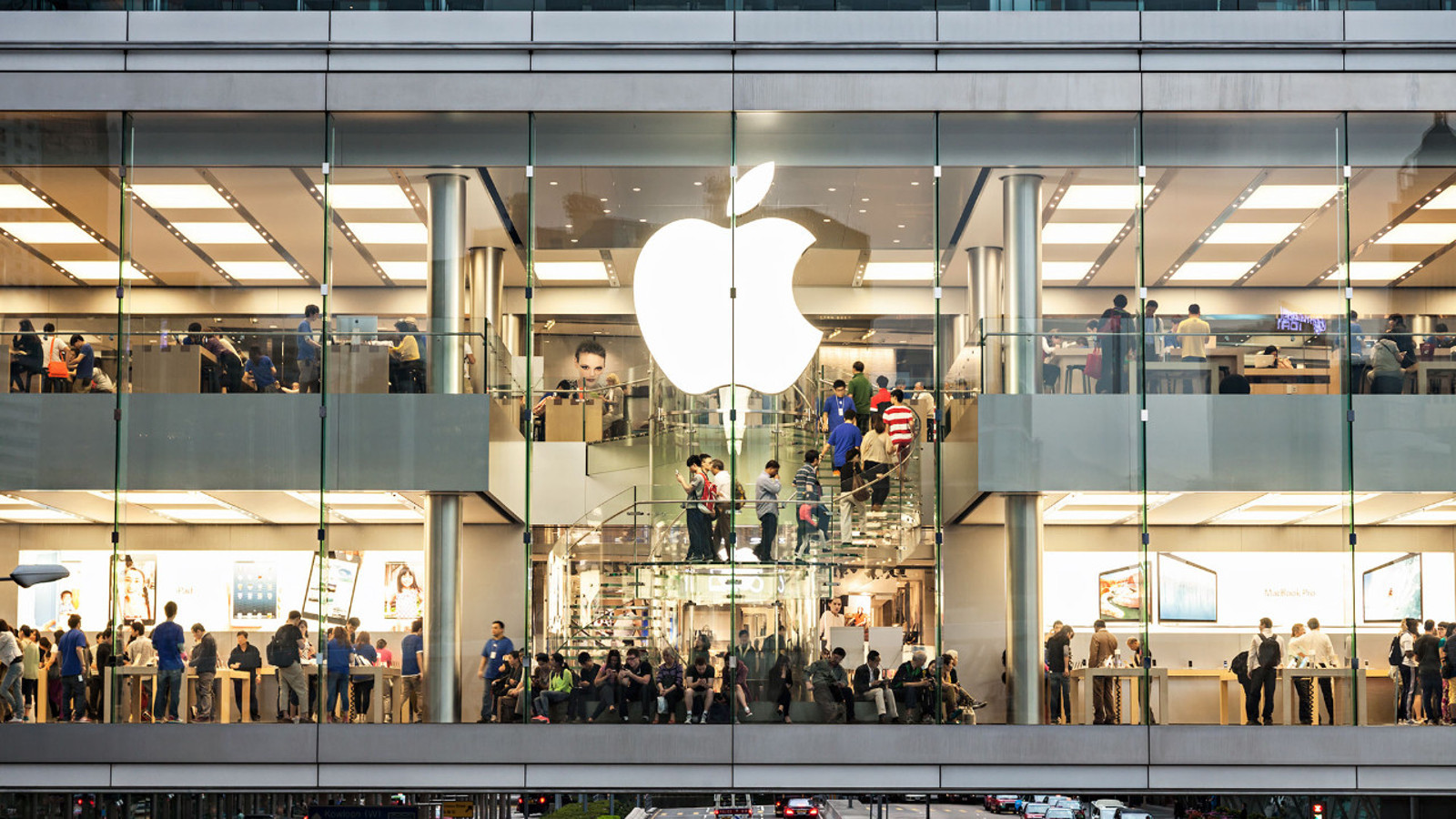 Garajdan dünyaya uzanan 50 yıllık serüven: Apple’da kutlama zamanı