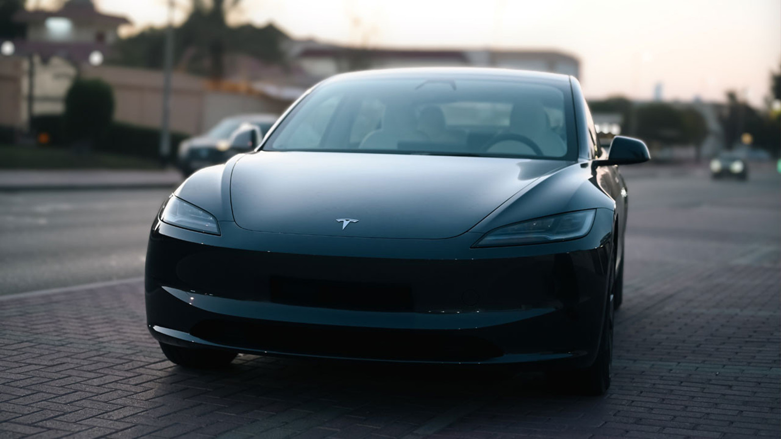 Tesla yazılımı güncelledi: En dikkat çeken özellik otomatik kurulum