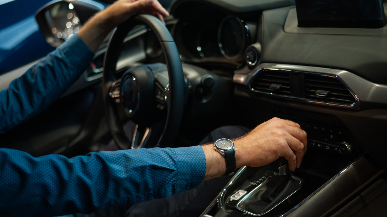 Otomatik vitesli araç kullananların yapmaması gereken 5 kritik hata