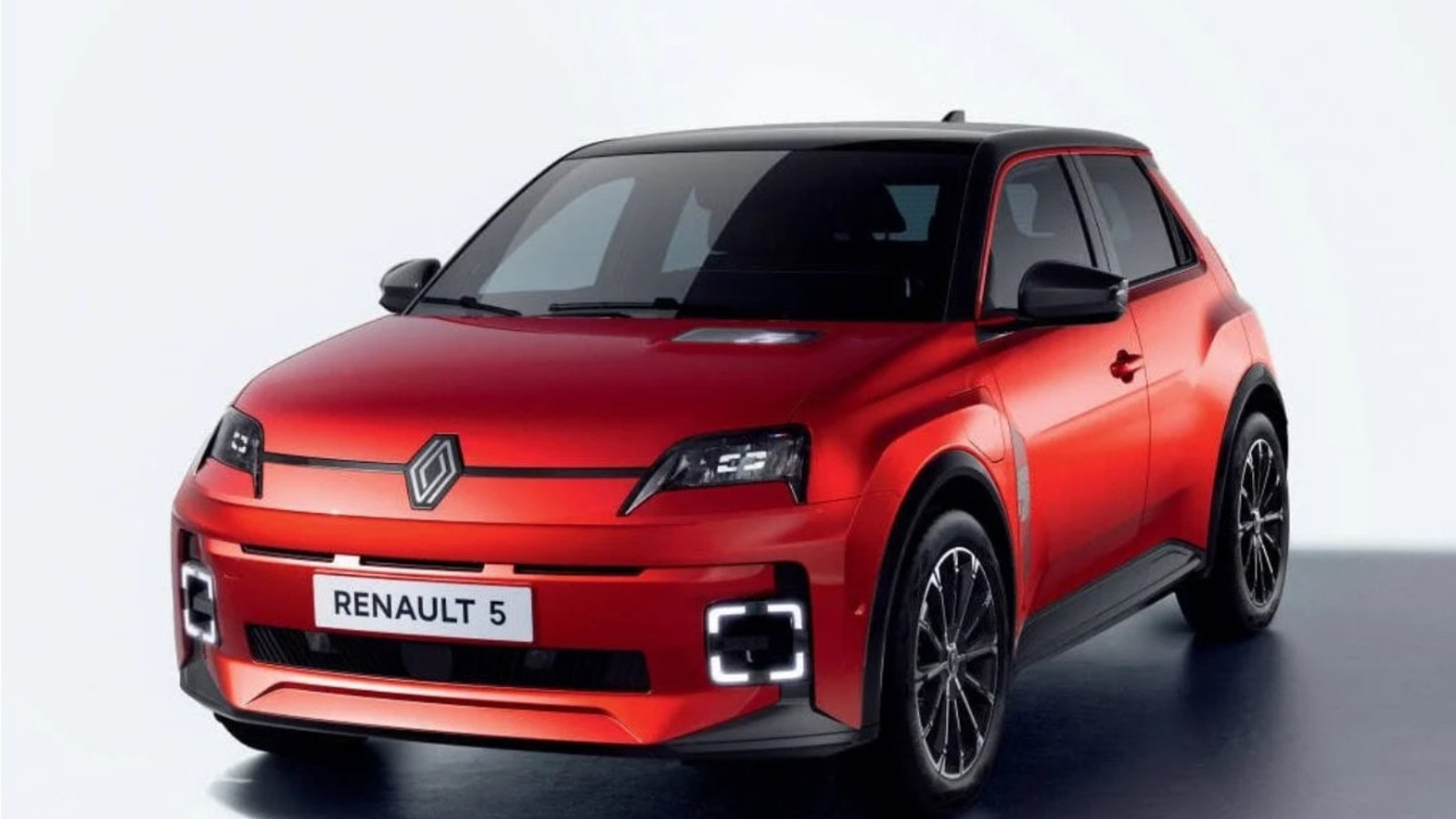 Renault 5 artık daha uzağa gidiyor: Menzil 430 kilometreye çıktı