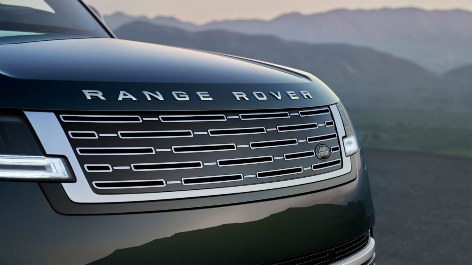 Range Rover ilk elektrikli modelini piyasaya sürdü: Fiyatı dudak uçuklatıyor