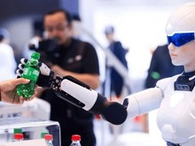 Showroom’da insan yerine robot: Chery, otomobil satışında yeni bir dönem başlatıyor