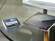 Üçe katlanabilen Samsung telefon, şarj hızıyla üzebilir