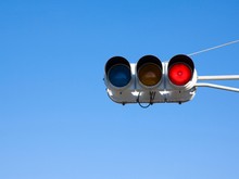 Mavi ışığın sırrı: Japonya’da yeşil trafik ışıkları, neden mavi gibi görünüyor?
