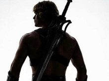 Yeni He-Man filminden ilk gizemli görsel: Nicolas Galtizine Grayskull’un gücünü taşıyor!