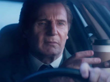 Absürt polisiye efsanesi yeniden başlıyor: The Naked Gun fragmanı yayında