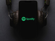 Spotify’ı karıştıran grup The Velvet Sundown: Gerçek mi, yapay zeka mı?