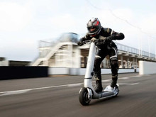 Dünyanın en hızlı E-Scooter’ı tanıtıldı: The Turbo sahalara indi