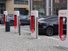 Elektrikli aracınızı şarj ederken çok yakınında durmayın!