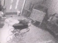 Güvenlik kamerası ile kaydedilen görüntü, "hayaletler gerçek olabilir mi" dedirtti