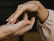 Karanlık Üçlü ve gizli silahları: Dokunmak, her zaman sevgi anlamına gelmiyor