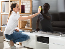 TV ekranı ve TV kumandası nasıl temizlenir? İşte bu işin basit kuralları