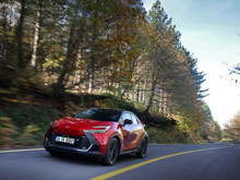 Toyota C-HR Hybrid GR SPORT'u tanıttı, fiyatını duyurdu
