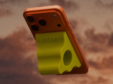 iPhone çorabından sonra modern heykel ilhamlı iPhone tutacağı sosyal medyanın gündeminde