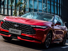 Mustang esintili yeni Mondeo: Ford’un Çin pazarındaki amiral sedanı yenilendi