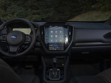 Otomobil üreticileri yeni gelir kapısını buldu: Ekranları kaplayan reklamlar