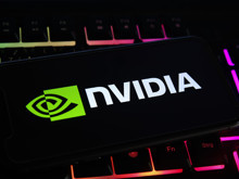 CEO imzalı özel sürüm GeForce RTX 2080 Ti Cyberpunk 2077 Edition: İki karttan biri sizin olabilir!