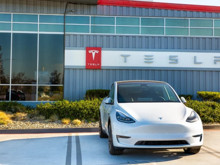 Elon Musk Tesla’nın rotasını değiştiriyor: Sürdürülebilirlik yerine “muhteşem bolluk”