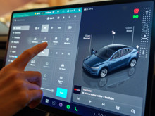 Tesla’dan Apple CarPlay sürprizi: Yıllardır beklenen özellik gizlice yola çıktı