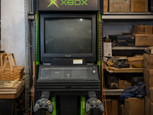 20 yıldır kilitli depoda saklıydı: Orijinal Xbox standı servet değerinde olabilir