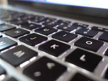 F ve J tuşlarına dikkatli bakın: Bu çizgiler olmasaydı hızınız yarıya düşerdi