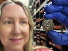 Leeds Müzesi'ni şaşırtan bağış: Dedesi otobüs kasasında bulmuştu