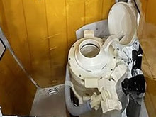 Ay yolculuğunda ilk kriz: Milyon dolarlık uzay tuvaleti arızalandı