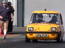 Süper otomobillere kök söktüren “sarı kutu”: Görenler gözlerine inanamıyor